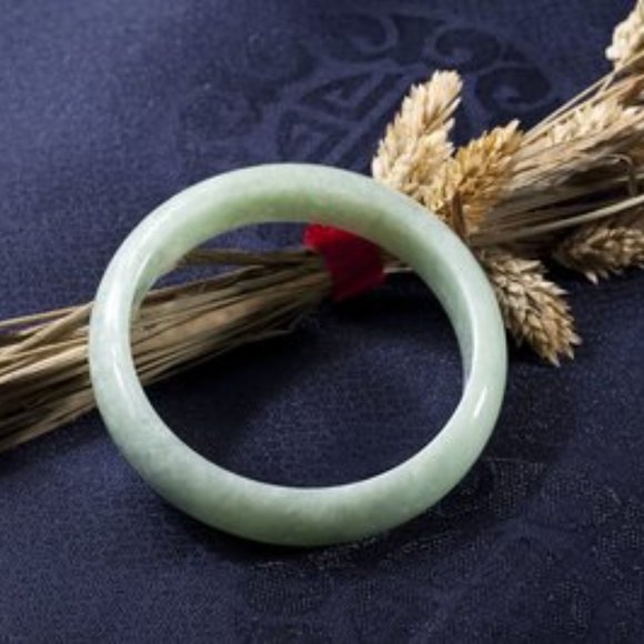 Lady's Emerald Bracelet